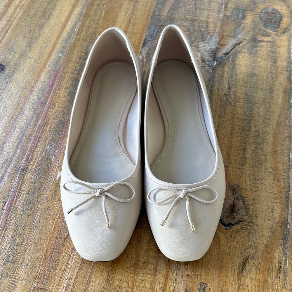 H&M Women's Light Cream Ballet Flats with Bow Accent size 40 or 9